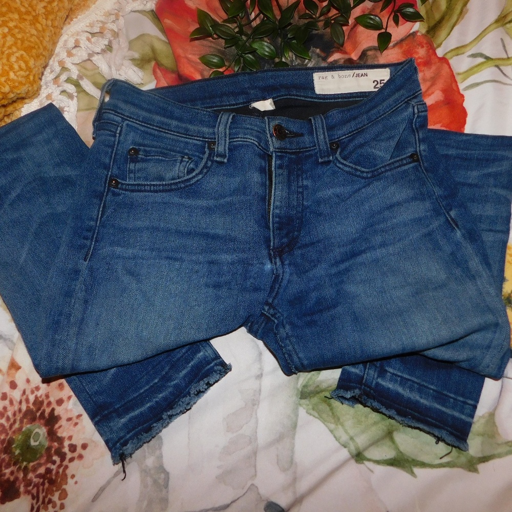 Rag & Bone size 25 skinny dark wash jeans